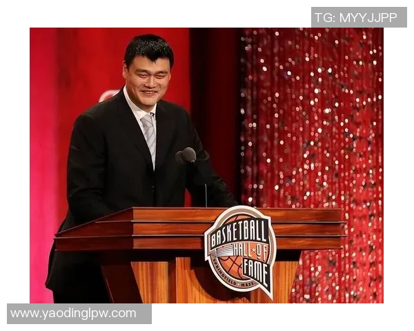 姚明的高级脸魅力解析:从篮球场到时尚界的完美转型之路 姚明的高级脸魅力解析:从篮球场到时尚界的完美转型之路