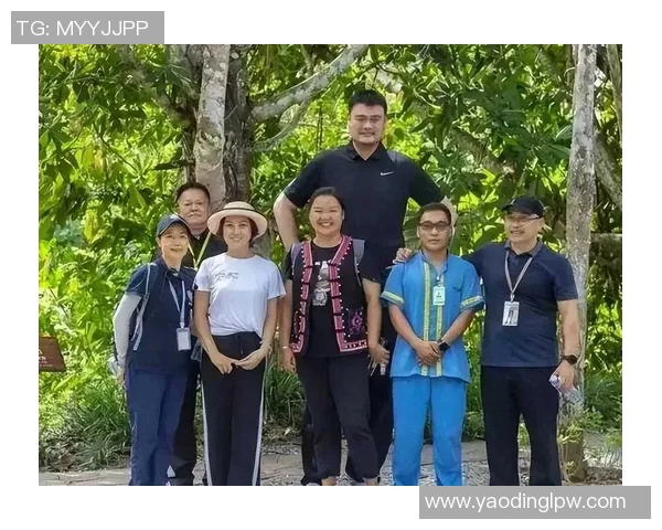 姚明的妻子揭秘:她如何在篮球巨星背后默默支持与陪伴 姚明的妻子揭秘:她如何在篮球巨星背后默默支持与陪伴